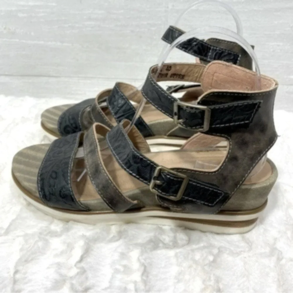 L'ARTISTE PLATFORM SANDAL Size 40 Color Black/Tan